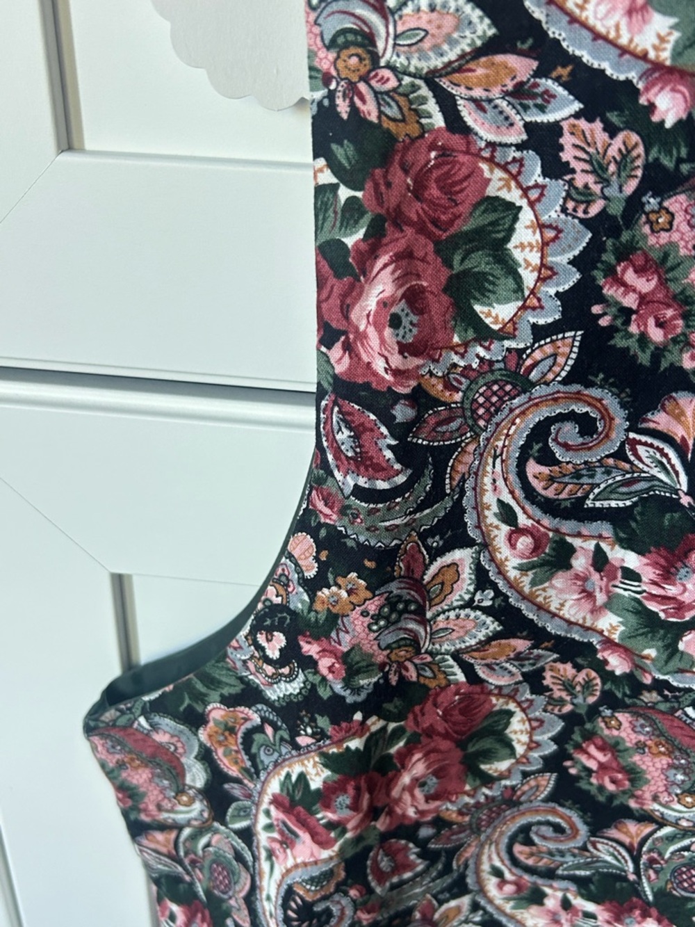 Floral Paisley Quilted Vest in Black & Pink - Picture 5 of 7